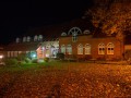 Amtsgebäude bei Nacht