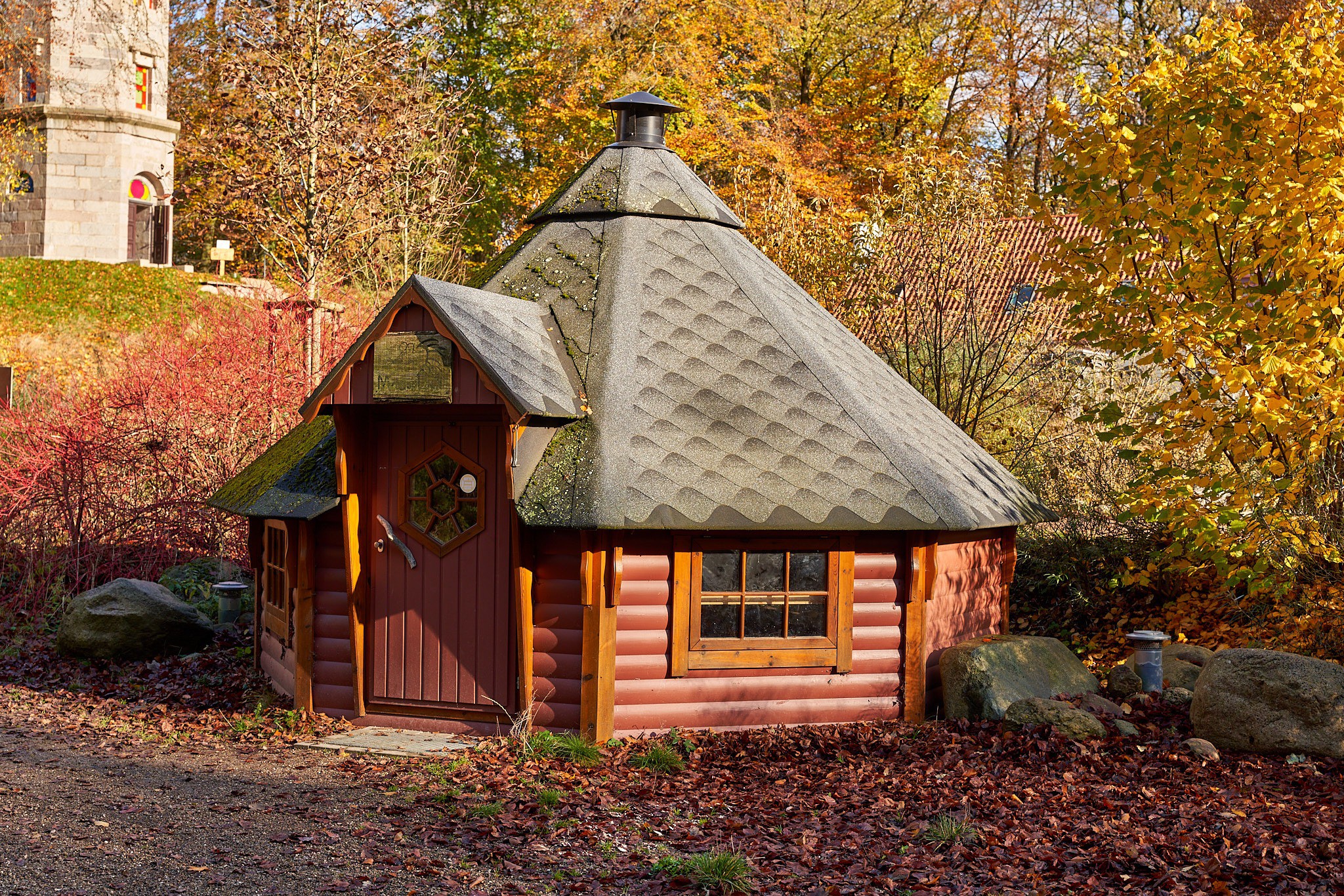 Sechseckige Holzhütte